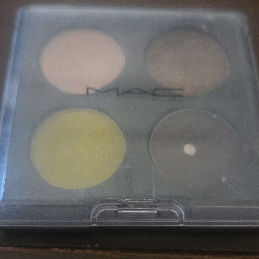 MAC Tempting Eyeshadow Quad